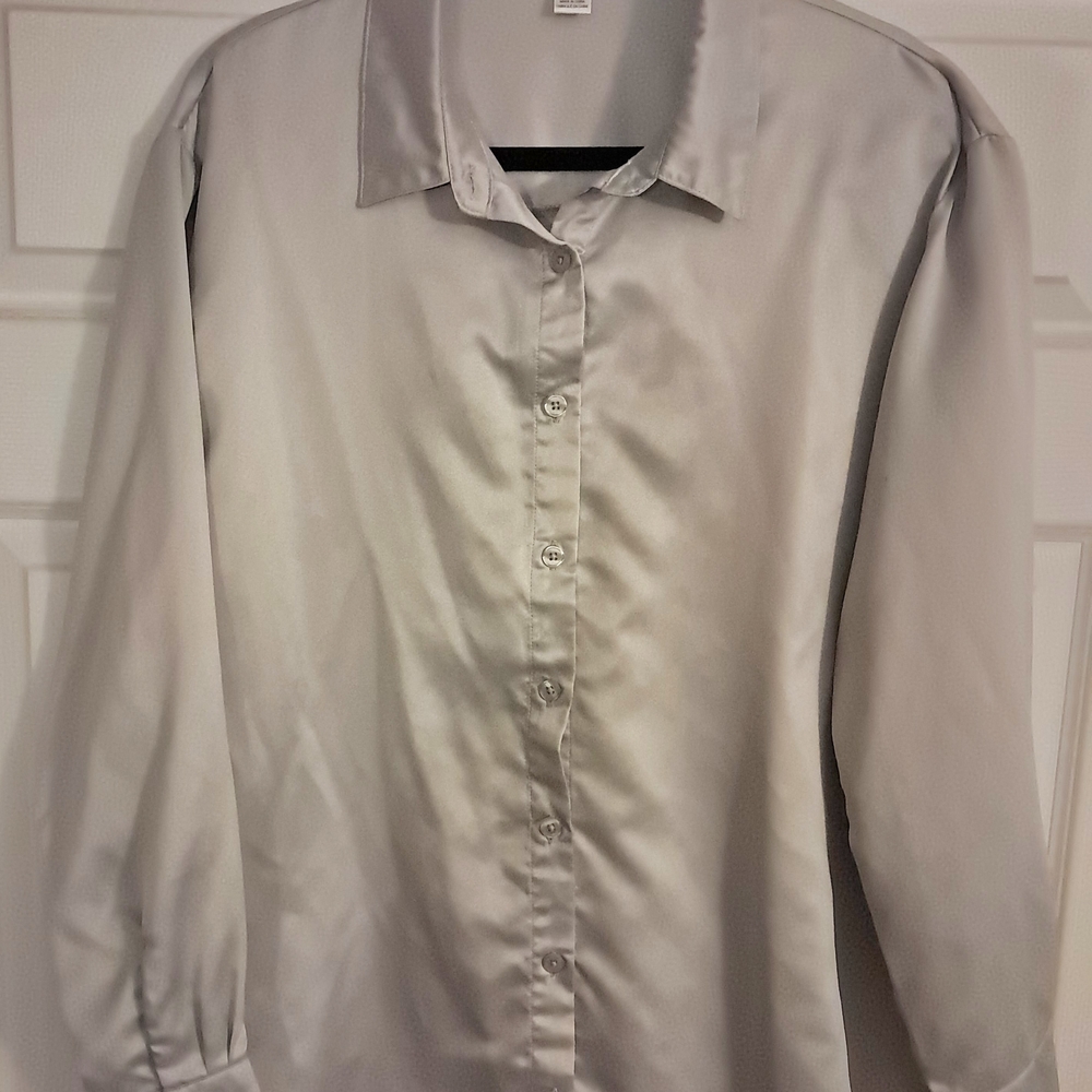 Elegant Gray Button-Up Shirt